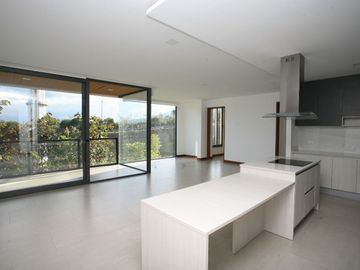 DEPARTAMENTO MODERNO EN VENTA EN CUMBAYÁ – DISEÑO Y CONFORT