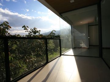 DEPARTAMENTO MODERNO EN VENTA EN CUMBAYÁ – DISEÑO Y CONFORT