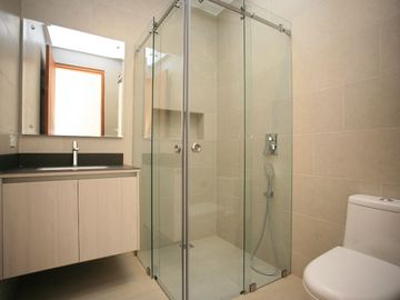 DEPARTAMENTO MODERNO EN VENTA EN CUMBAYÁ – DISEÑO Y CONFORT