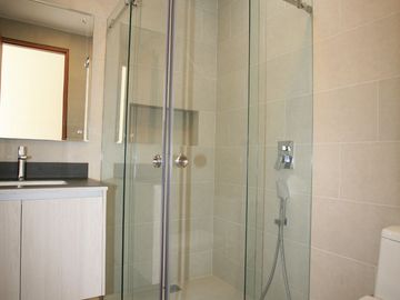 DEPARTAMENTO MODERNO EN VENTA EN CUMBAYÁ – DISEÑO Y CONFORT