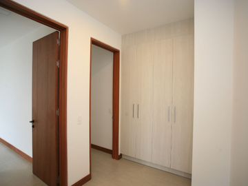 DEPARTAMENTO MODERNO EN VENTA EN CUMBAYÁ – DISEÑO Y CONFORT