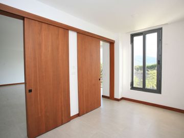 DEPARTAMENTO MODERNO EN VENTA EN CUMBAYÁ – DISEÑO Y CONFORT
