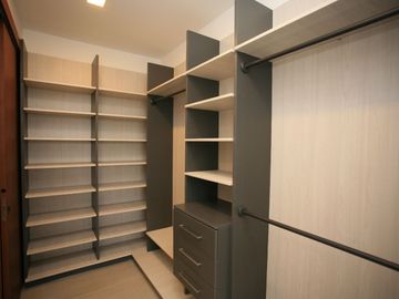 DEPARTAMENTO MODERNO EN VENTA EN CUMBAYÁ – DISEÑO Y CONFORT