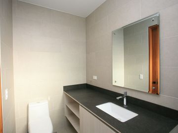 DEPARTAMENTO MODERNO EN VENTA EN CUMBAYÁ – DISEÑO Y CONFORT