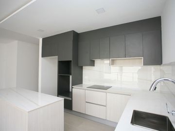 DEPARTAMENTO MODERNO EN VENTA EN CUMBAYÁ – DISEÑO Y CONFORT