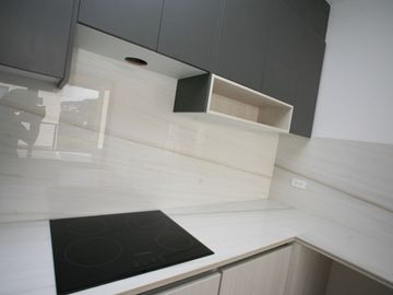 DEPARTAMENTO MODERNO EN VENTA EN CUMBAYÁ – DISEÑO Y CONFORT