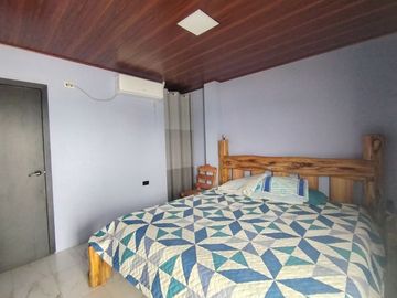casa comercial frente al mar de venta en crucita A/R