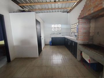 casa comercial frente al mar de venta en crucita A/R