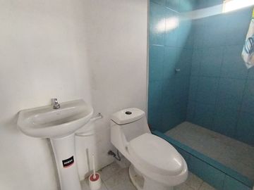 casa comercial frente al mar de venta en crucita A/R
