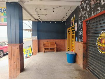 casa comercial frente al mar de venta en crucita A/R