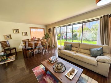 SE VENDE HERMOSA CASA EN ALTO QUILAMAPU
