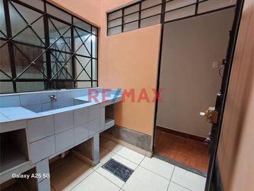 Alquiler De Acogedor Departamento 1Er Piso, Sjl