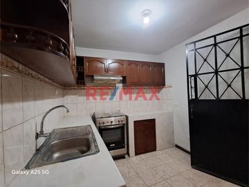 Alquiler De Acogedor Departamento 1Er Piso, Sjl