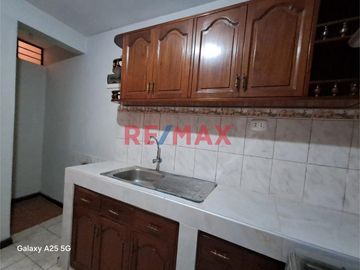 Alquiler De Acogedor Departamento 1Er Piso, Sjl