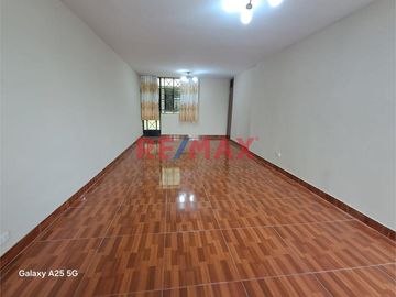 Alquiler De Acogedor Departamento 1Er Piso, Sjl