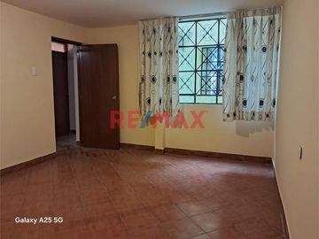 Alquiler De Acogedor Departamento 1Er Piso, Sjl