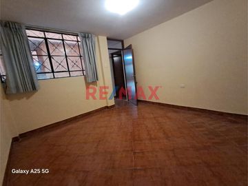 Alquiler De Acogedor Departamento 1Er Piso, Sjl