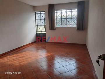 Alquiler De Acogedor Departamento 1Er Piso, Sjl