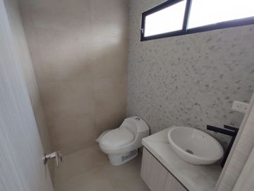 casa en urbanizacion sector norte de portoviejo A/R