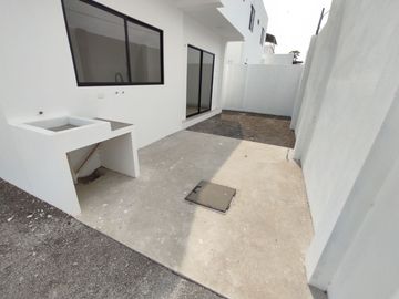 casa en urbanizacion sector norte de portoviejo A/R