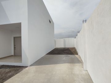 casa en urbanizacion sector norte de portoviejo A/R