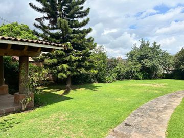 Venta casa en condominio horizontal amueblada y equipada en Valle de Bravo