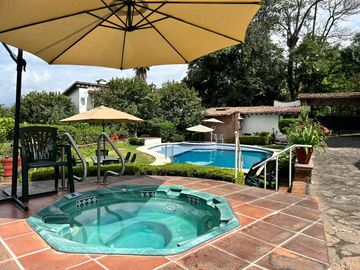 Venta casa en condominio horizontal amueblada y equipada en Valle de Bravo