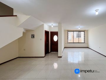 Se vende casa en el Barrio Celi Roman en la ciudad de Loja