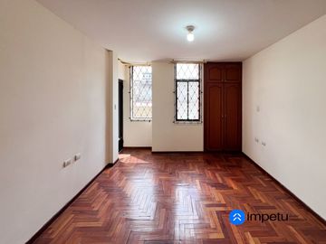 Se vende casa en el Barrio Celi Roman en la ciudad de Loja