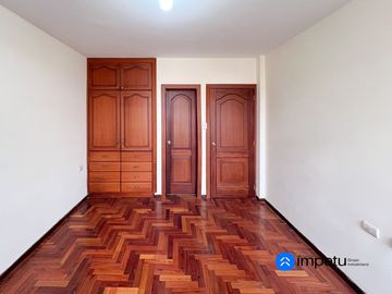 Se vende casa en el Barrio Celi Roman en la ciudad de Loja