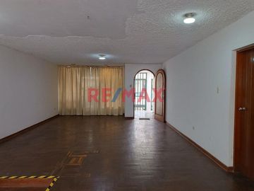 Venta De Casa Urb Los Cipreses Cercado De Lima