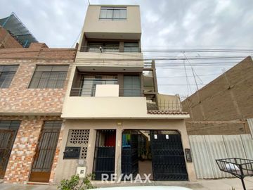 Venta De Casa 4 Pisos En Smp