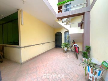 Venta De Casa 4 Pisos En Smp
