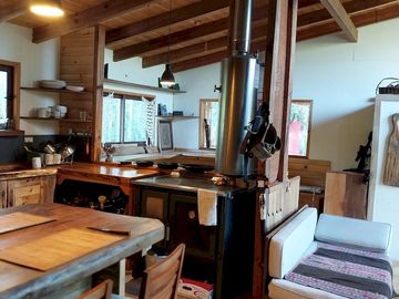 Acogedor casa auto sustentable de 2 dormitorios  en Pucón sector Metreñehue