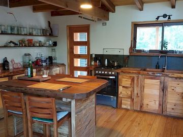 Acogedor casa auto sustentable de 2 dormitorios  en Pucón sector Metreñehue