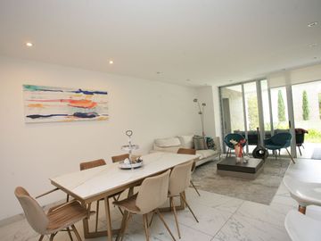 SE VENDE HERMOSO DEPARTAMENTO CON JARDÍN PRIVADO Y ÁREAS COMUNALES PREMIUM