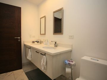 SE VENDE HERMOSO DEPARTAMENTO CON JARDÍN PRIVADO Y ÁREAS COMUNALES PREMIUM