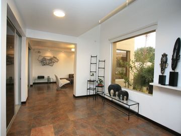 SE VENDE CASA DE 3 DORMITORIOS EN CUMBAYÁ CON PÉRGOLA, BBQ Y SEGURIDAD TOTAL