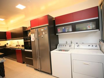 SE VENDE CASA DE 3 DORMITORIOS EN CUMBAYÁ CON PÉRGOLA, BBQ Y SEGURIDAD TOTAL