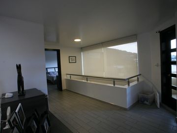 SE VENDE CASA DE 3 DORMITORIOS EN CUMBAYÁ CON PÉRGOLA, BBQ Y SEGURIDAD TOTAL