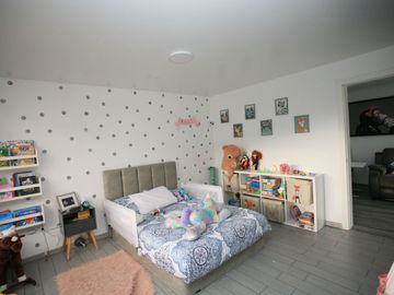SE VENDE CASA DE 3 DORMITORIOS EN CUMBAYÁ CON PÉRGOLA, BBQ Y SEGURIDAD TOTAL