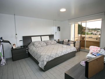 SE VENDE CASA DE 3 DORMITORIOS EN CUMBAYÁ CON PÉRGOLA, BBQ Y SEGURIDAD TOTAL