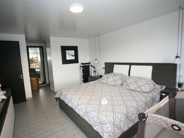 SE VENDE CASA DE 3 DORMITORIOS EN CUMBAYÁ CON PÉRGOLA, BBQ Y SEGURIDAD TOTAL