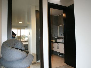SE VENDE CASA DE 3 DORMITORIOS EN CUMBAYÁ CON PÉRGOLA, BBQ Y SEGURIDAD TOTAL