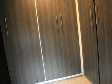SE VENDE CASA DE 3 DORMITORIOS EN CUMBAYÁ CON PÉRGOLA, BBQ Y SEGURIDAD TOTAL