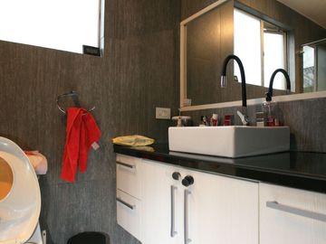 SE VENDE CASA DE 3 DORMITORIOS EN CUMBAYÁ CON PÉRGOLA, BBQ Y SEGURIDAD TOTAL
