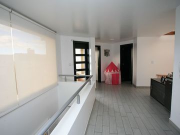 SE VENDE CASA DE 3 DORMITORIOS EN CUMBAYÁ CON PÉRGOLA, BBQ Y SEGURIDAD TOTAL