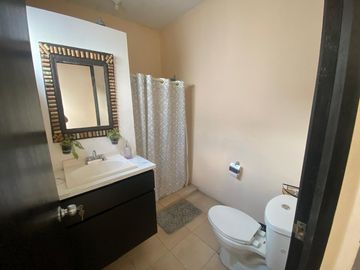 Casa lado sombra 2 niveles, 3 recamaras, 3 baños, terraza. Lomas del Mar, Boca del Rio Ver.