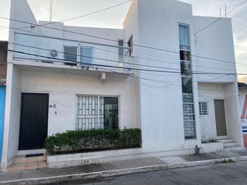 Casa lado sombra 2 niveles, 3 recamaras, 3 baños, terraza. Lomas del Mar, Boca del Rio Ver.