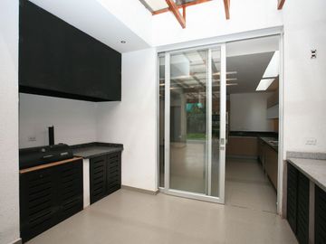 SE VENDE HERMOSA CASA EN LA VIÑA: DISEÑO EXCLUSIVO Y ACABADOS DE ALTA GAMA
